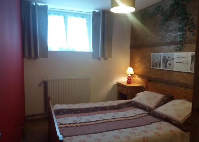 Du Cafe De La Poste Le Buisson (Lozere)